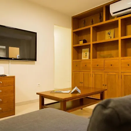 Apartment 3 Dormitorios Con Balcon Junto Calle Larios
