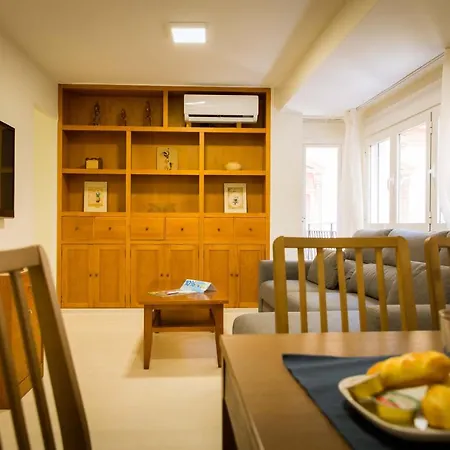 Apartment 3 Dormitorios Con Balcon Junto Calle Larios Malaga